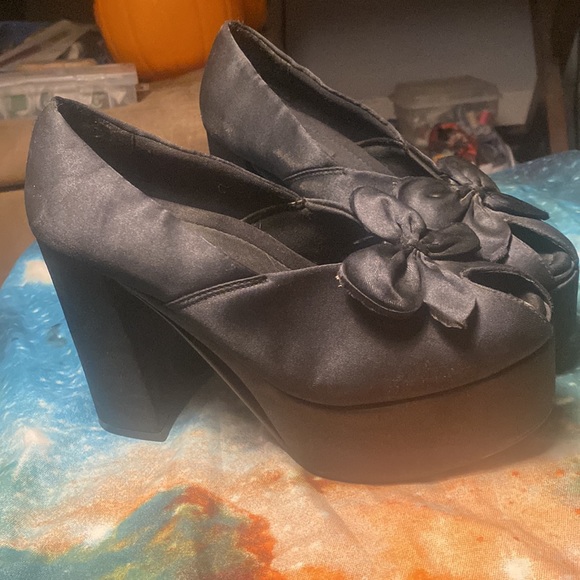 Hot topic brand, black, platinum heels, peep toe with bow on top - Picture 2 of 5